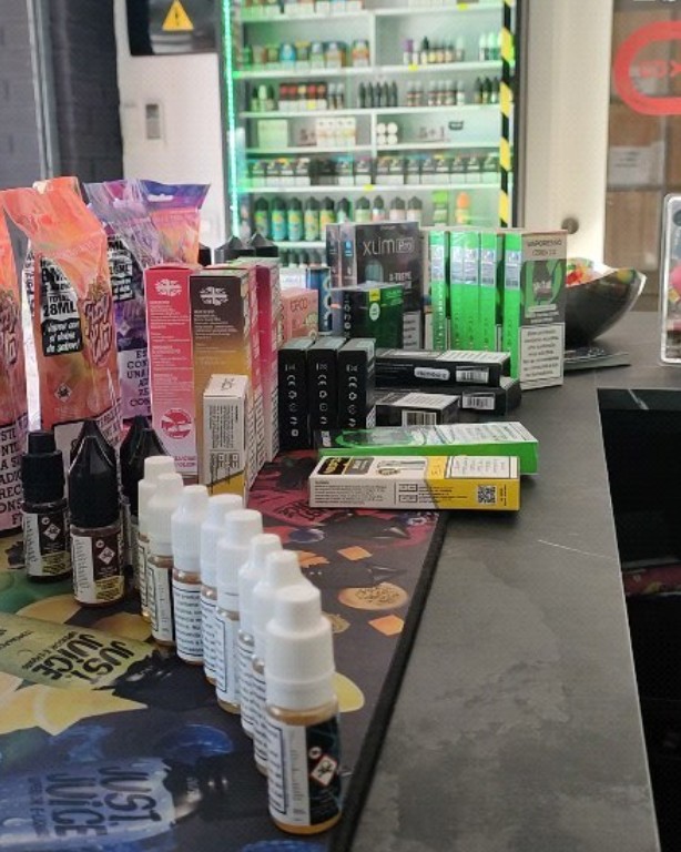 Interior de la tienda Estanco del Vapor en Dos Hermanas